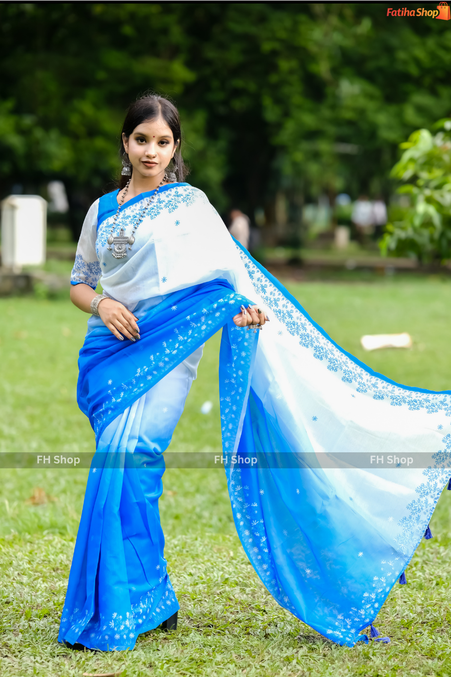 r (4) 1105-সেমি মসলিন সিল্ক শাড়ি,স্টাইলিশ ডিজাইন আর মনোমুগ্ধকর। একদম সফট। ফুল বডি ডিজিটাল প্রিন্ট কাজ করা। - Image 1